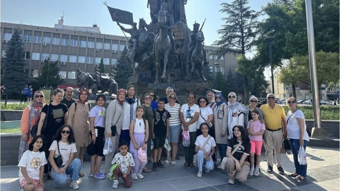 Okulumuz İdareci ve Öğretmenleri Uşak'ta Keyifli Bir Gün Geçirdi